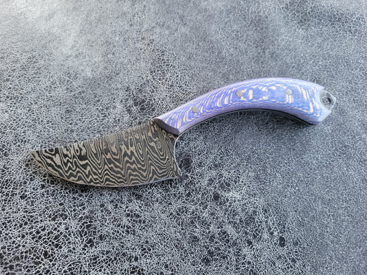 60 layer Damascus hunter/ skinner